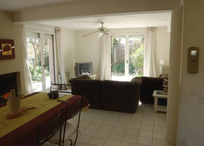 5019 - Cap D'agde Individuelle Avec Piscine Privee Et Climatisation Au Calme De La Pinede * Agde